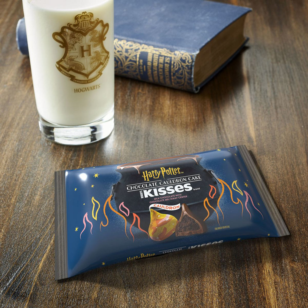 HERSHEY'S Kisses Milk Chocolate Cauldron Cake Harry Potter Halloween Candy - 7.8oz